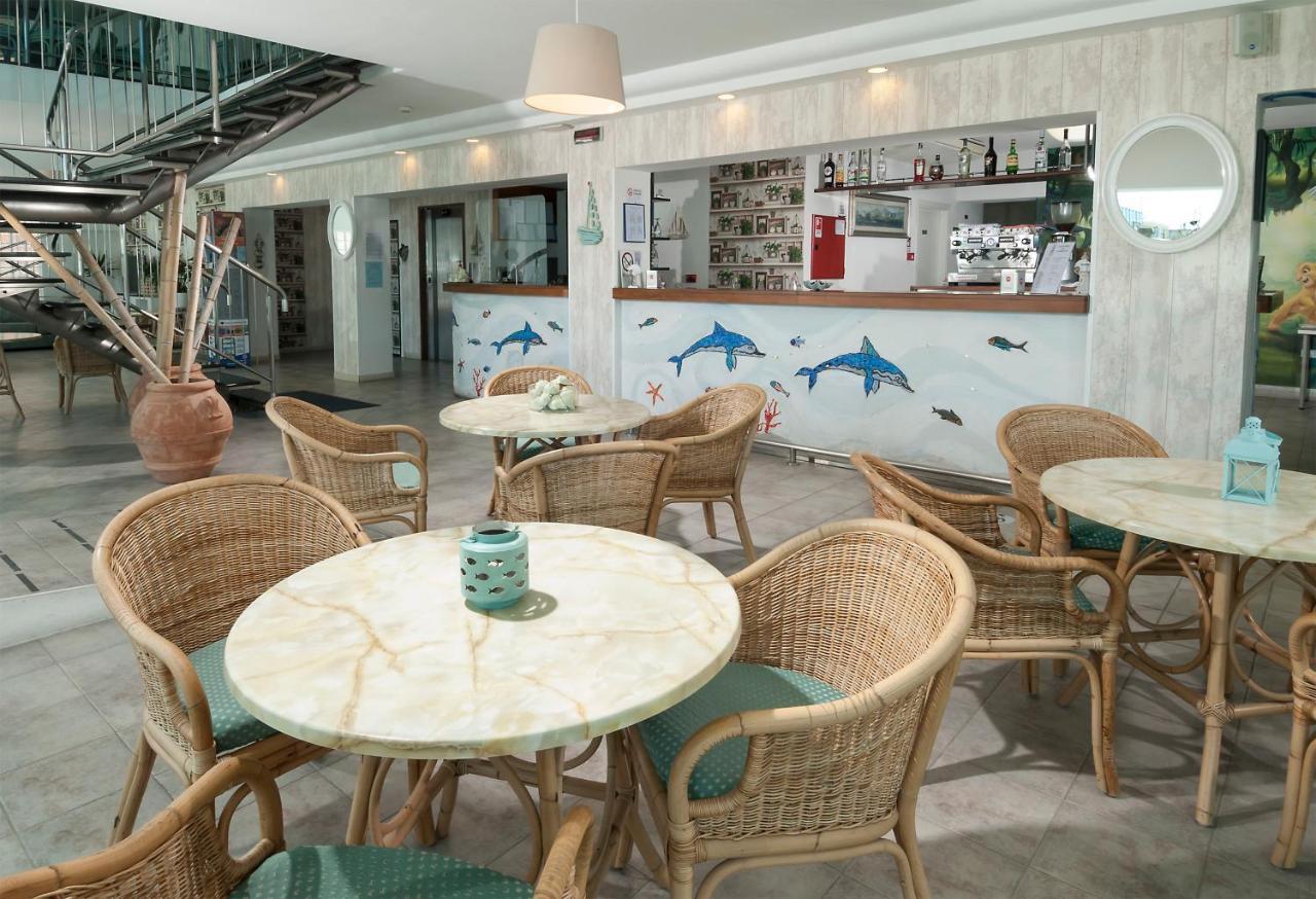 Hotel International Direttamente Sulla Sabbia Misano Adriatico Eksteriør billede
