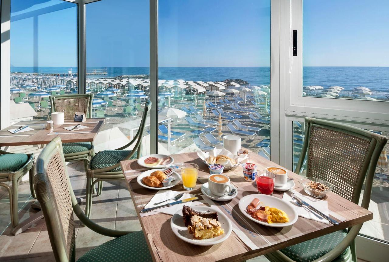 Hotel International Direttamente Sulla Sabbia Misano Adriatico Eksteriør billede