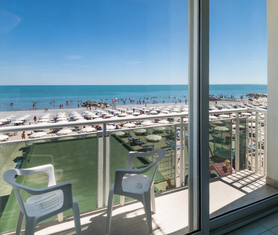 Hotel International Direttamente Sulla Sabbia Misano Adriatico Eksteriør billede